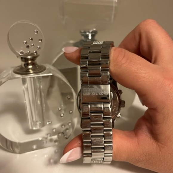 Michael Kors women's silver watch with crystals - Picture 2 of 2